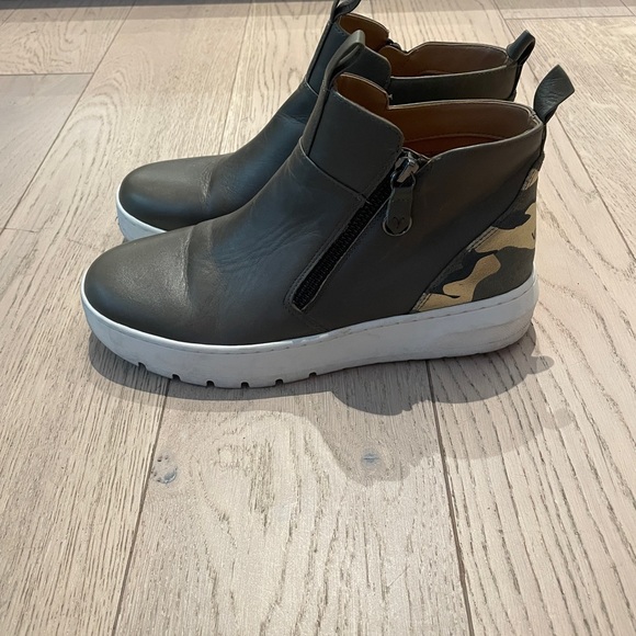 Vionic Boots - Picture 5 of 5